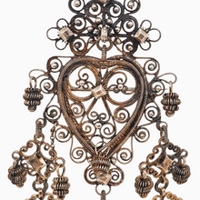 Load image into Gallery viewer, Sølje, grande broche de mariage norvégienne en argent vermeil filigrané d'époque victorienne, années 1850–1900