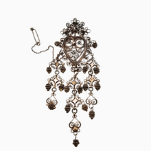 Load image into Gallery viewer, Sølje, grande broche de mariage norvégienne en argent vermeil filigrané d'époque victorienne, années 1850–1900