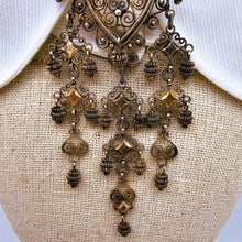 Load image into Gallery viewer, Sølje, grande broche de mariage norvégienne en argent vermeil filigrané d'époque victorienne, années 1850–1900