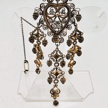 Load image into Gallery viewer, Sølje, grande broche de mariage norvégienne en argent vermeil filigrané d'époque victorienne, années 1850–1900