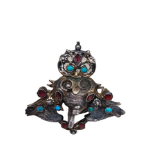 Load image into Gallery viewer, Old Asian brooch with the effigy of the Monkey King, in silver set with tourmalines and turquoise, 19th century