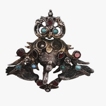 Load image into Gallery viewer, Old Asian brooch with the effigy of the Monkey King, in silver set with tourmalines and turquoise, 19th century