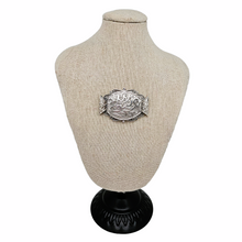 Afbeelding in Gallery-weergave laden, Oude Berberbroche van zilver, gebeiteld met kalligrafie en filigraan