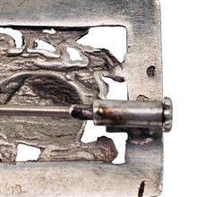 Charger l'image dans la galerie, Broche Art déco en argent massif aux roses ajourées, France, années 1920 Le Charme des Violettes - Brocante en ligne