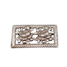 Charger l'image dans la galerie, Broche Art déco en argent massif aux roses ajourées, France, années 1920 Le Charme des Violettes - Brocante en ligne