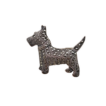 Afbeelding in Gallery-weergave laden, Broche en forme de chien (scottish terrier) en argent et marcassites, années 1920-1930