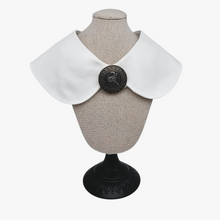 Afbeelding in Gallery-weergave laden, Broche damasquinée ancienne à décor de griffon stylisé,  années 1930-1950