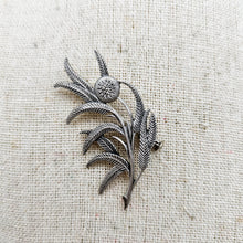 Load image into Gallery viewer, Broche florale Edelweiss en argent 900, Autriche / Allemagne, vers 1930-1950 Le Charme des Violettes - Brocante en ligne