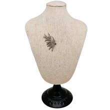 Load image into Gallery viewer, Broche florale Edelweiss en argent 900, Autriche / Allemagne, vers 1930-1950 Le Charme des Violettes - Brocante en ligne