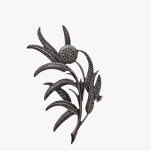 Load image into Gallery viewer, Broche florale Edelweiss en argent 900, Autriche / Allemagne, vers 1930-1950 Le Charme des Violettes - Brocante en ligne