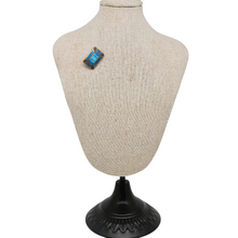 Afbeelding in Gallery-weergave laden, Broche en émail cloisonné bleu et métal doré, années 1920