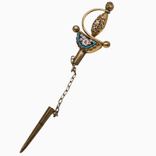 Afbeelding in Gallery-weergave laden, Épingle en forme d'"Epée de fleurs" en micromosaïque italienne, fin XIXᵉ siècle