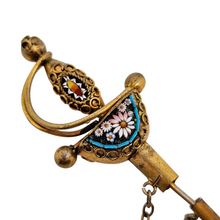 Afbeelding in Gallery-weergave laden, Épingle en forme d'"Epée de fleurs" en micromosaïque italienne, fin XIXᵉ siècle