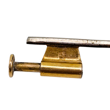 Charger l'image dans la galerie, Broche épingle plaquée or ORIA, pierre rouge facettée, années 1920 Le Charme des Violettes - Brocante en ligne