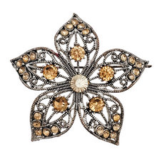 Load image into Gallery viewer, Broche fleur ajourée vintage aux strass couleur ambre, années 1970-80 Le Charme des Violettes - Brocante en ligne