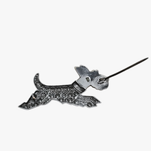 Afbeelding in Gallery-weergave laden, Broche vintage en forme de Fox terrier, années 1960
