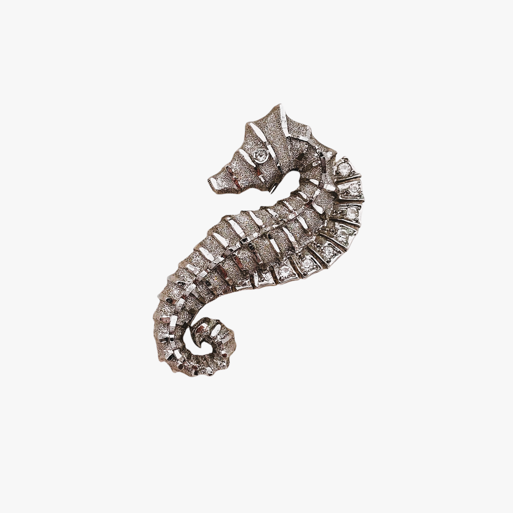 Broche Hippocampe En Nacre – Style Polynésien Argenté – Occasion Unique Et Ethnique