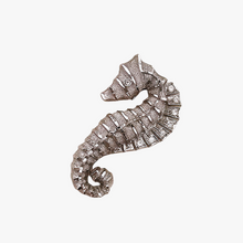 Afbeelding in Gallery-weergave laden, Broche vintage en forme d'hippocampe sertie de strass, années 1940-1950