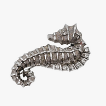 Afbeelding in Gallery-weergave laden, Broche vintage en forme d'hippocampe sertie de strass, années 1940-1950