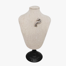 Afbeelding in Gallery-weergave laden, Broche vintage en forme d'hippocampe sertie de strass, années 1940-1950