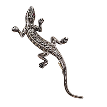 Afbeelding in Gallery-weergave laden, Broche Art déco en forme de lézard en argent 835 sertie de marcassites, années 1930