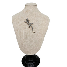 Afbeelding in Gallery-weergave laden, Broche Art déco en forme de lézard en argent 835 sertie de marcassites, années 1930