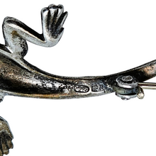 Afbeelding in Gallery-weergave laden, Broche Art déco en forme de lézard en argent 835 sertie de marcassites, années 1930