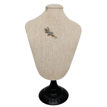 Load image into Gallery viewer, Broche Art déco en forme de lézard en argent 800 sertie de marcassites, années 1930