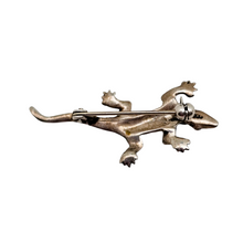 Load image into Gallery viewer, Broche Art déco en forme de lézard en argent 800 sertie de marcassites, années 1930