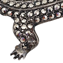 Afbeelding in Gallery-weergave laden, Broche Art déco en forme de lézard en argent 835 sertie de marcassites, années 1930