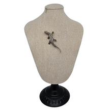 Afbeelding in Gallery-weergave laden, Broche Art déco en forme de lézard en argent 835 sertie de marcassites, années 1930