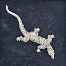 Afbeelding in Gallery-weergave laden, Broche Art déco en forme de lézard en argent 835 sertie de marcassites, années 1930