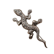 Afbeelding in Gallery-weergave laden, Broche Art déco en forme de lézard en argent sertie de marcassites, années 1930
