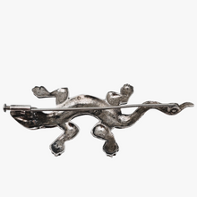 Afbeelding in Gallery-weergave laden, Broche Art déco en forme de lézard en argent sertie de marcassites, années 1930