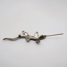 Afbeelding in Gallery-weergave laden, Oude hagedisbroche van 835 zilver, bezet met markasieten