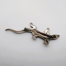 Afbeelding in Gallery-weergave laden, Oude hagedisbroche van 835 zilver, bezet met markasieten