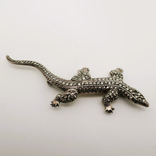 Afbeelding in Gallery-weergave laden, Oude hagedisbroche van 835 zilver, bezet met markasieten