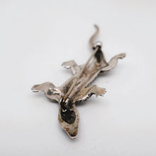 Afbeelding in Gallery-weergave laden, Oude hagedisbroche van 835 zilver, bezet met markasieten