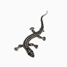 Afbeelding in Gallery-weergave laden, Broche d'inspiration Art déco en forme de lézard en métal argenté et marcassites, années 1950