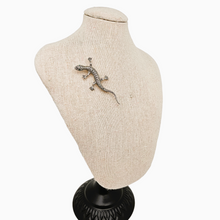 Afbeelding in Gallery-weergave laden, Oude hagedisbroche van 835 zilver, bezet met markasieten