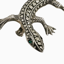 Afbeelding in Gallery-weergave laden, Oude hagedisbroche van 835 zilver, bezet met markasieten