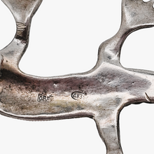 Afbeelding in Gallery-weergave laden, Oude hagedisbroche van 835 zilver, bezet met markasieten