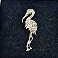 Afbeelding in Gallery-weergave laden, Broche Art déco en forme d'ibis en métal argenté et marcassites, années 1930