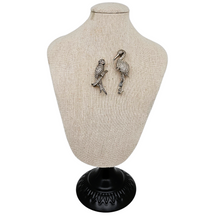 Afbeelding in Gallery-weergave laden, Broche Art déco en forme d'ibis en métal argenté et marcassites, années 1930