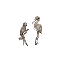 Afbeelding in Gallery-weergave laden, Broche Art déco en forme d'ibis en métal argenté et marcassites, années 1930