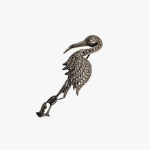 Afbeelding in Gallery-weergave laden, Broche Art déco en forme d'ibis en métal argenté et marcassites, années 1930