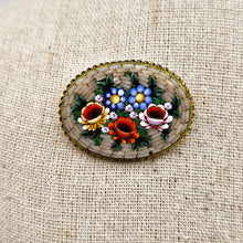 Charger l'image dans la galerie, Broche en micro-mosaïque, Italie, vers 1920–1935 Le Charme des Violettes - Brocante en ligne