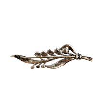 Afbeelding in Gallery-weergave laden, Broche Art déco brin de muguet en argent 835, sertie de marcassites et d'une perle véritable, années 1930