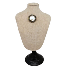 Afbeelding in Gallery-weergave laden, Broche vintage en nacre et pierres du Rhin, années 1950