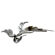 Load image into Gallery viewer, Broche Art déco signée en forme d'oiseau de paradis en argent 835 et marcassites, années 1940